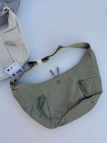 کیف اسلوچی اسلینگ 6 لیتری Lululemon - تصویر دوم