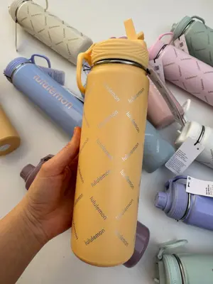 باتل مونوگرام Lululemon 24oz - تصویر دوم