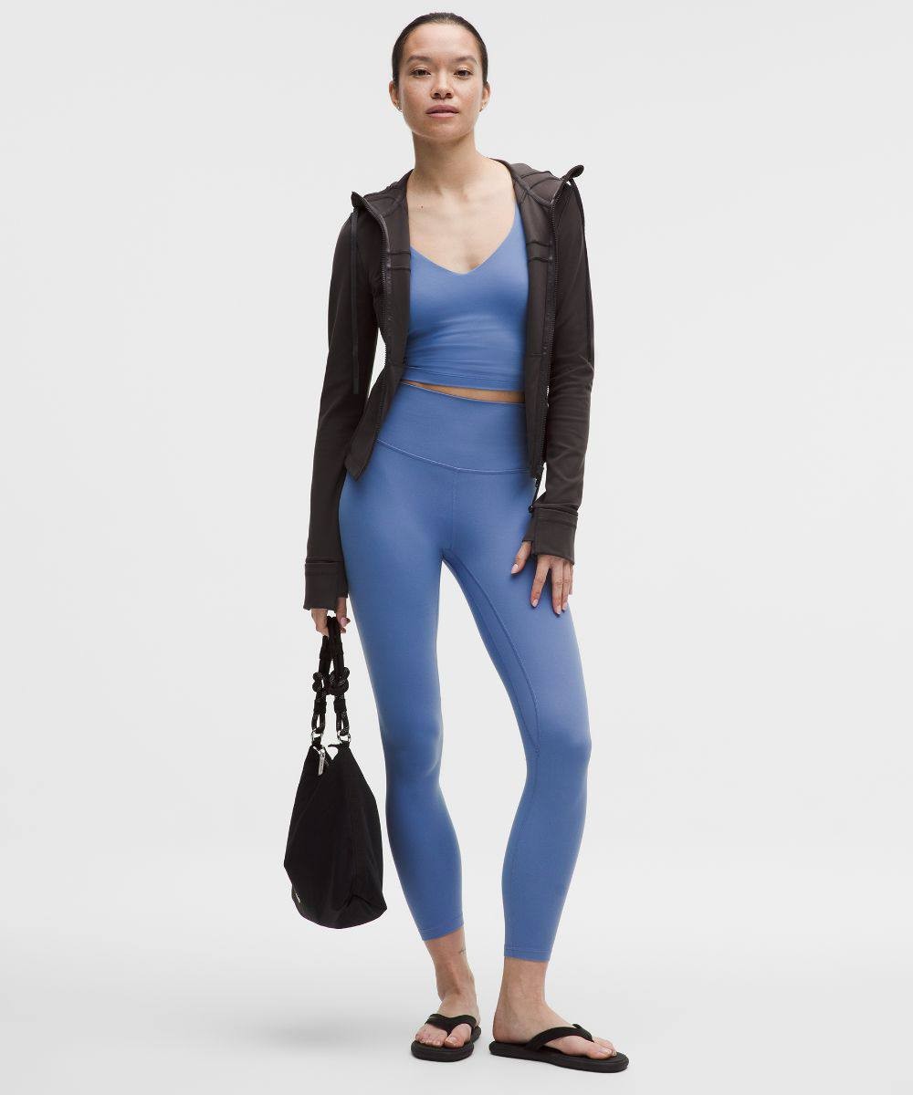 لگ الاین Lululemon کامبوج